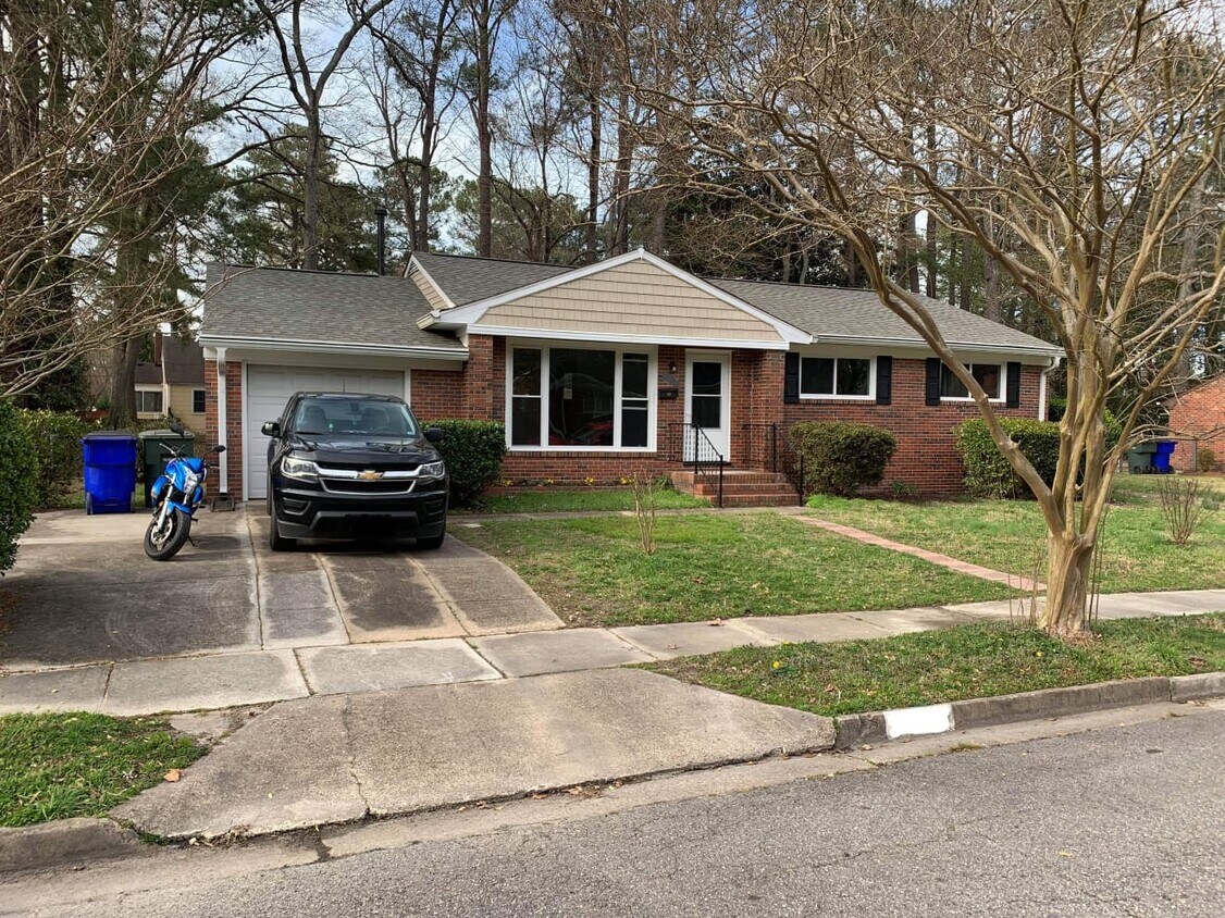 Primary Photo - 3742 N Ingleside Dr