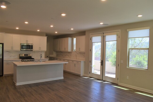 Building Photo - 3 Bedroom 3.5 Bath 3 Story Townhome with L...