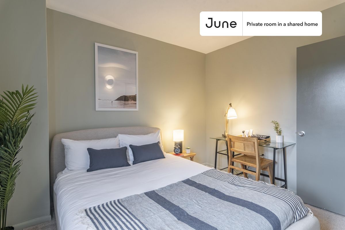 Primary Photo - Private bedroom in 5 bed/2 bath Home