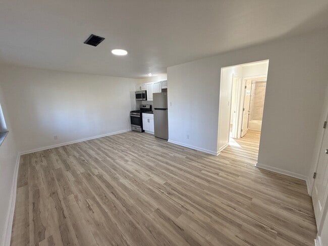 Building Photo - Kirkup Ave