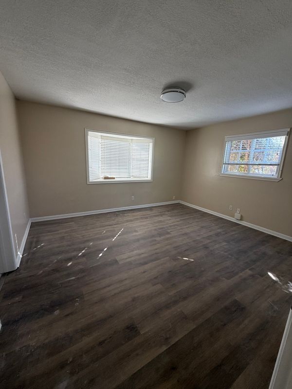 Foto del edificio - 647 Gartel Dr