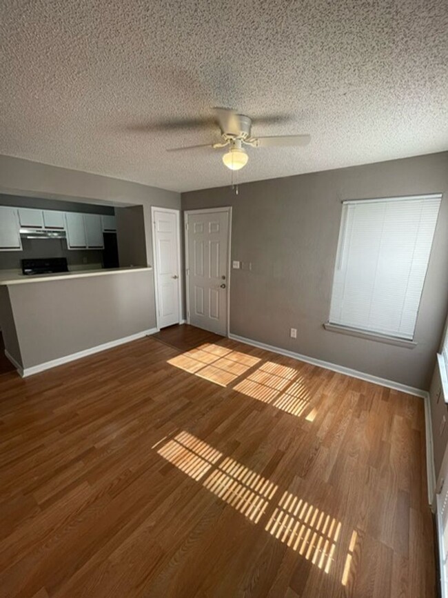 Building Photo - First Floor 1 Bedroom Condo In Orlando Area!