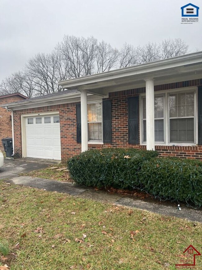 Building Photo - 1535 Bilbrey Park Dr