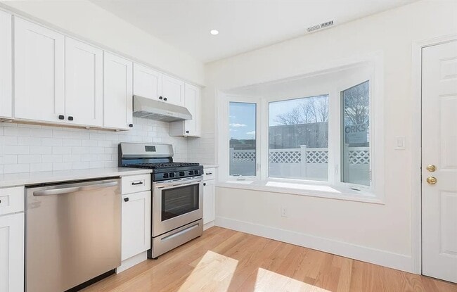 Foto del edificio - Safe, Clean & Convenient Living