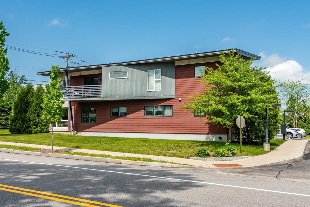 Primary Photo - 677 Dennett St