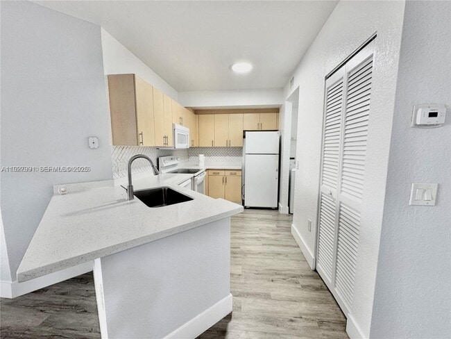 Building Photo - 704 Belmont Ln