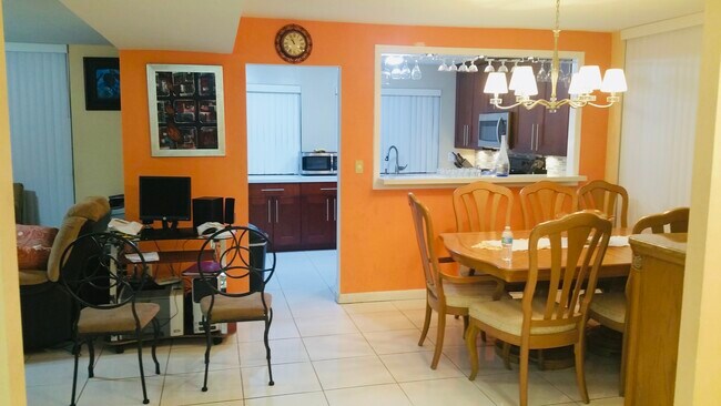 Foto del edificio - 410 NW 214th St