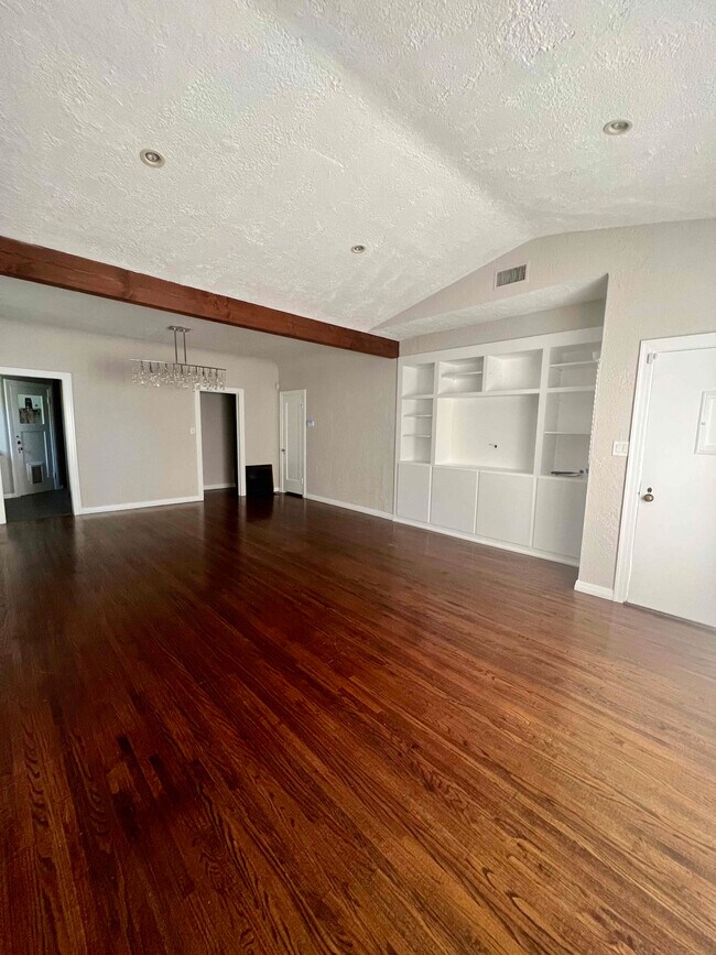 Building Photo - 6329 Drexel Ave