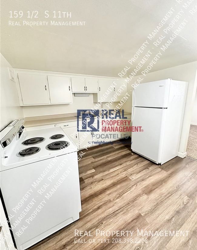 Building Photo - 159 1/2  S 11th-