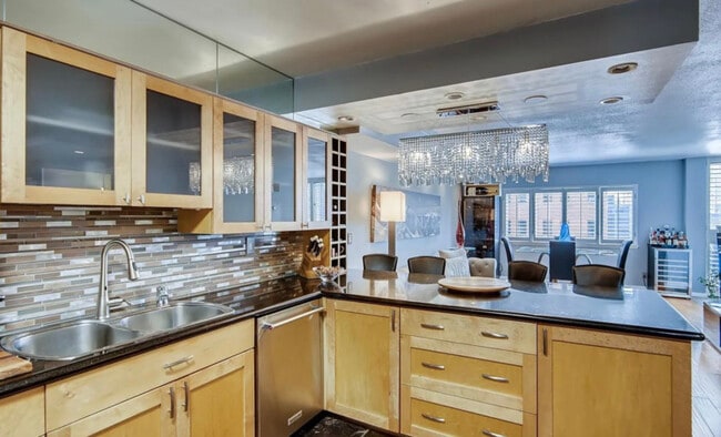 Building Photo - 1551 Larimer St