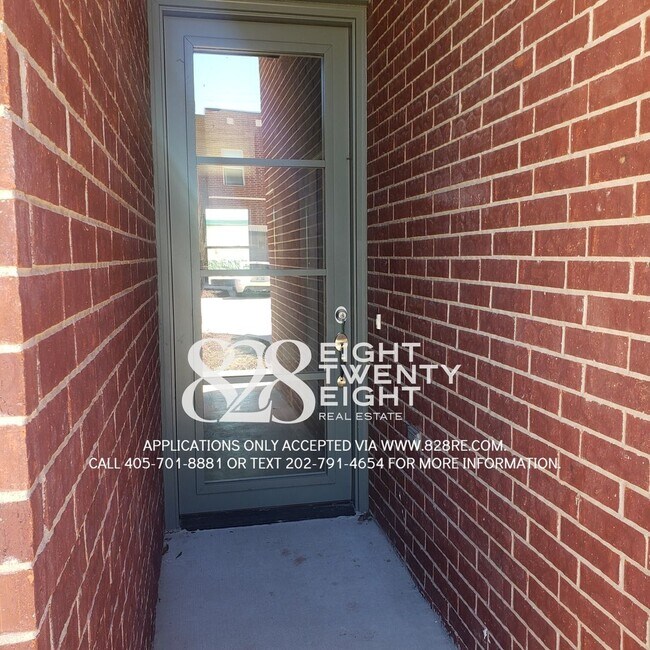Foto del edificio - West Norman Urban Contemporary 3 Bed/2.5 Bath West Main Lofts Townhome Available Now!