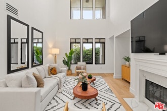 Building Photo - 5625 Crescent Park W