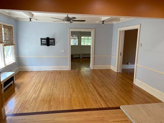 Building Photo - 3015 James Ave S