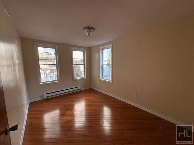 Foto del edificio - MONTGOMERY AVENUE, BRONX