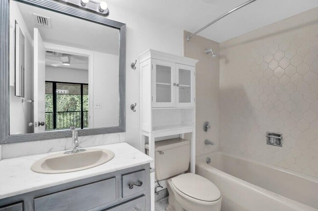 Building Photo - 1701 Presidential Way