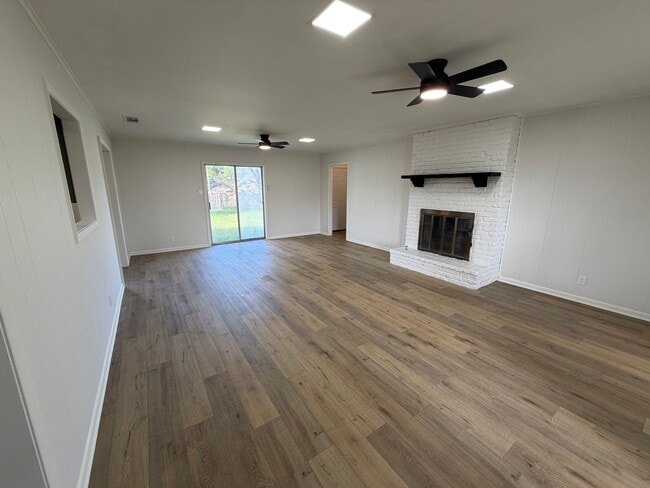 Foto del edificio - 203 Eisenhower Dr