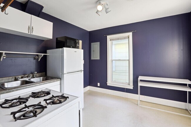 Foto del edificio - 340 16th Avenue Northeast, Unit 2 (Upper L...