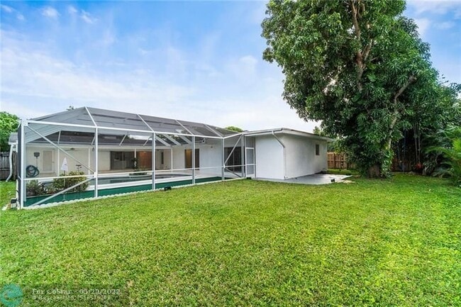 Building Photo - 461 SW 54th Ave