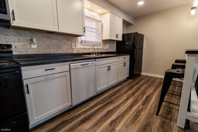 Building Photo - 3 br, 1.5 bath Duplex - 1227 9th Avenue 2