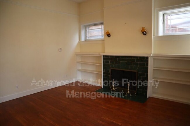 Building Photo - 122 C St E