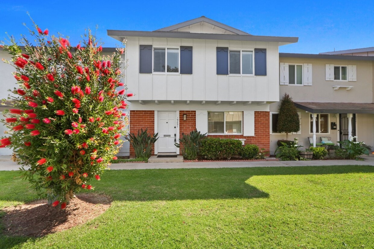 Spacious 3 Bedroom 2 Bath Available Now! - Spacious 3 Bedroom 2 Bath Available Now!