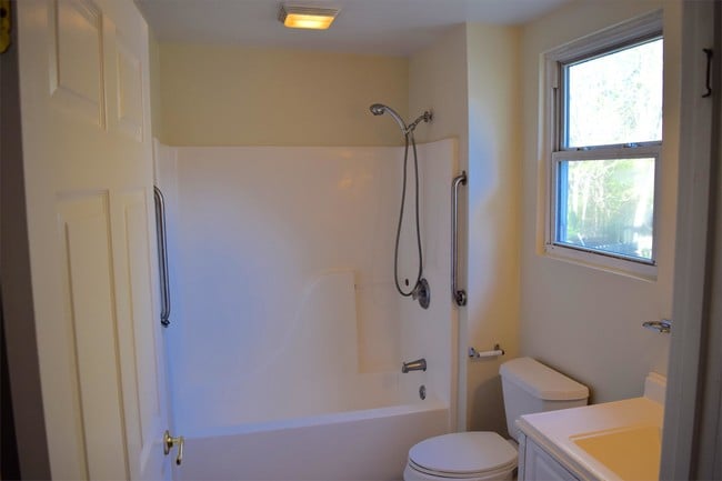 Building Photo - 505 Pocahontas St