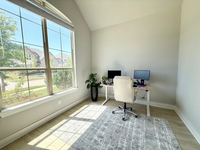 Building Photo - Beautiful 4-Bedroom Home with Open Layout ...