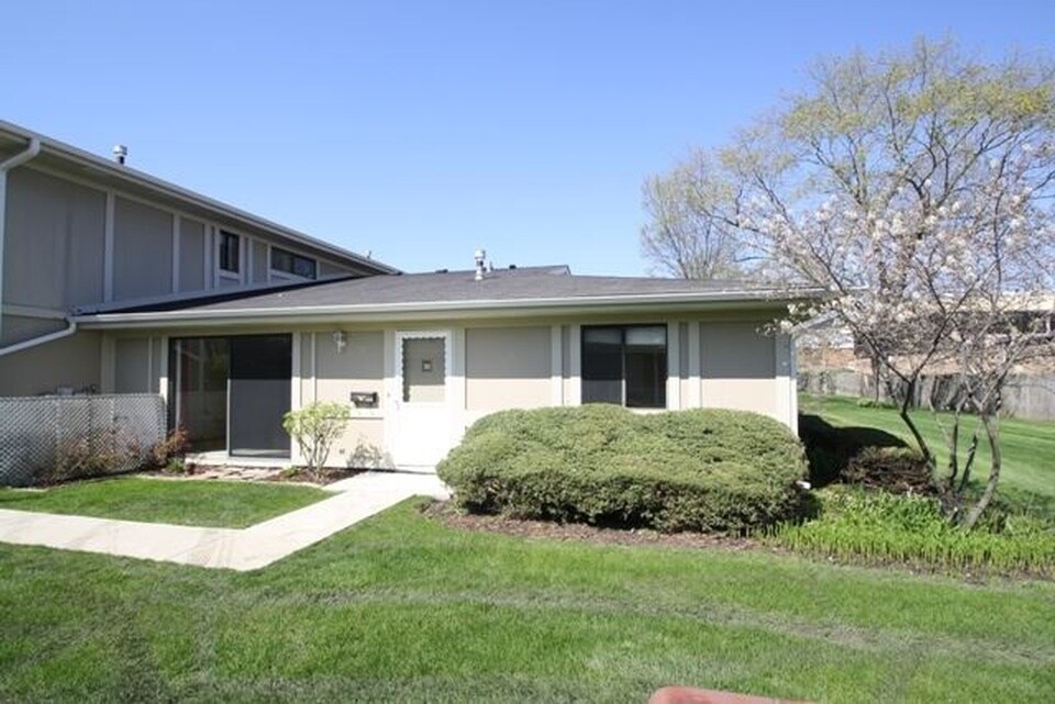 1418 Tonset Ln, Schaumburg, IL 60193 Townhome Rentals in Schaumburg