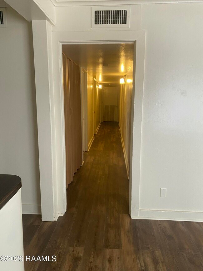 Foto del edificio - 714 Evangeline Dr