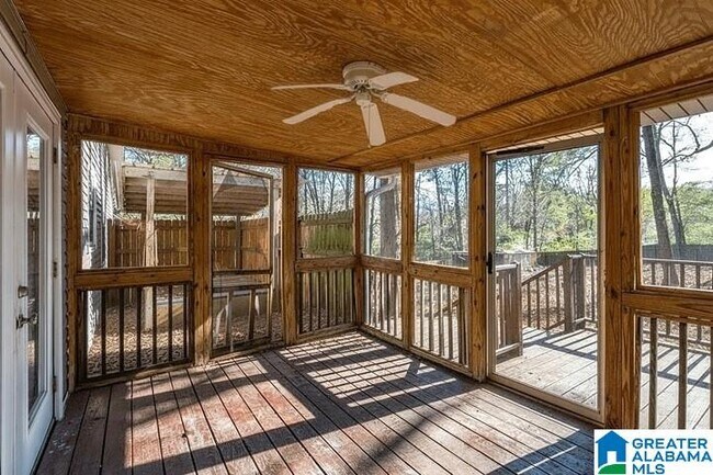 Foto del edificio - 1327 3rd Ave SW