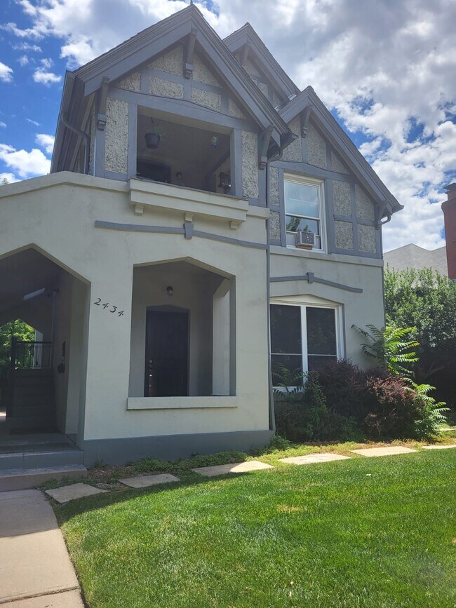Foto del edificio - 2434 N Franklin St