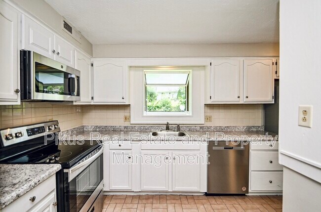 Building Photo - 3055 13th St