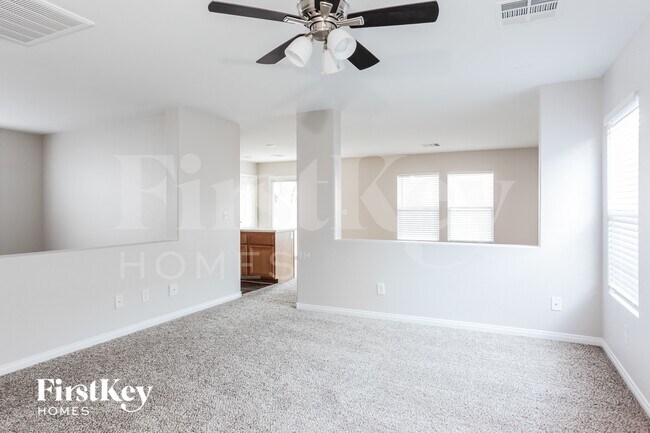 Foto del edificio - 5013 Whistling Acres Ave