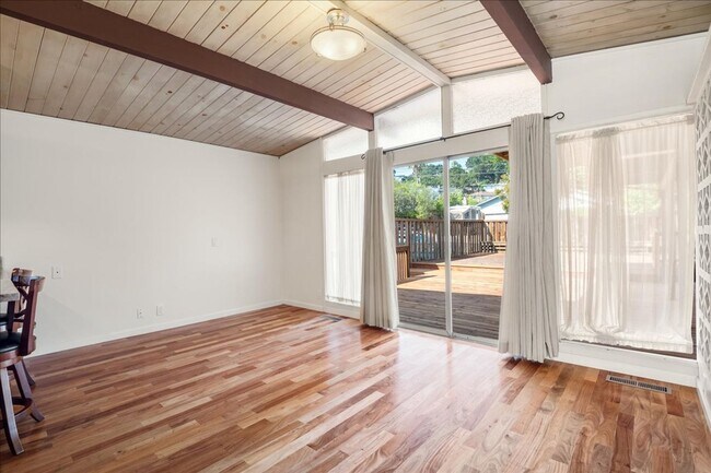 Building Photo - Private Belmont Home | 3 Bed | 3 Bath | 2,272 Sq. Ft.
