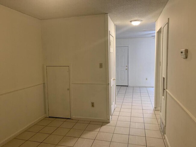 Building Photo - 1813 Cedar Heights