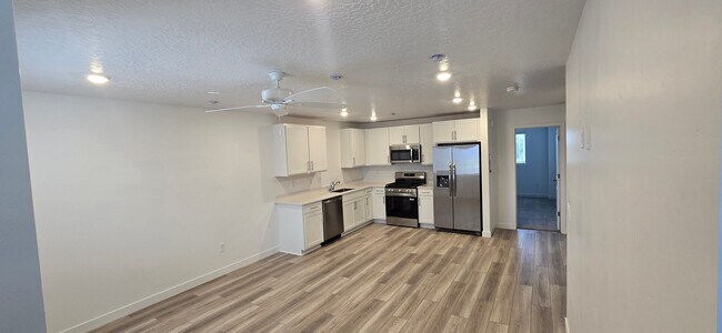 Building Photo - 684 Empress St