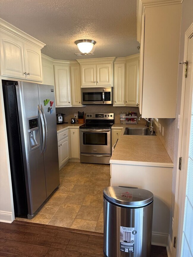 Foto del edificio - 1808 Elmer Neely Dr