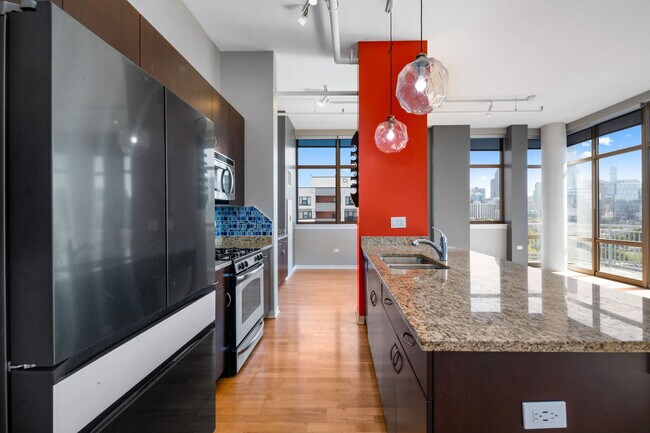 Foto del edificio - 511 W Division St