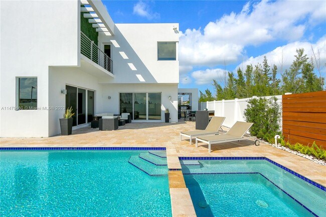 Foto del edificio - 10001 NW 77th St