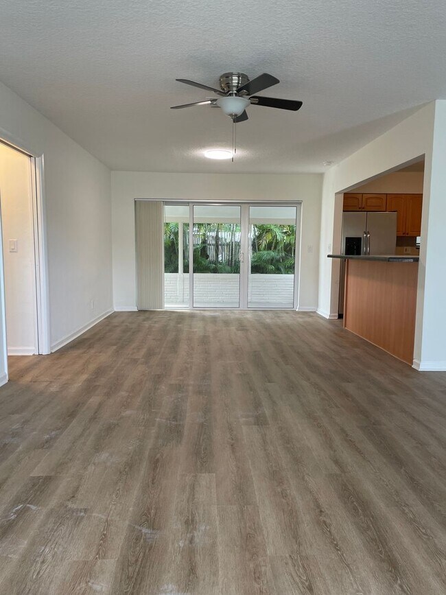 Foto del edificio - Hollywood Home