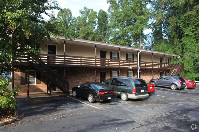 Building Photo - Bethabara Garden Apartments