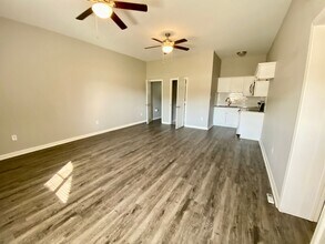 Building Photo - 1302 N Maple St