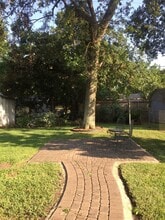 Building Photo - 2115 Gardenia Dr