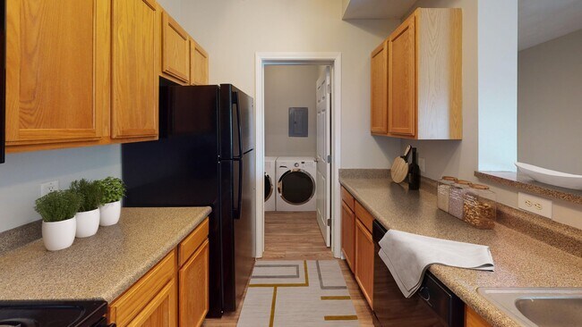 Cocina con barra de desayuno - Harrison Place Apartments