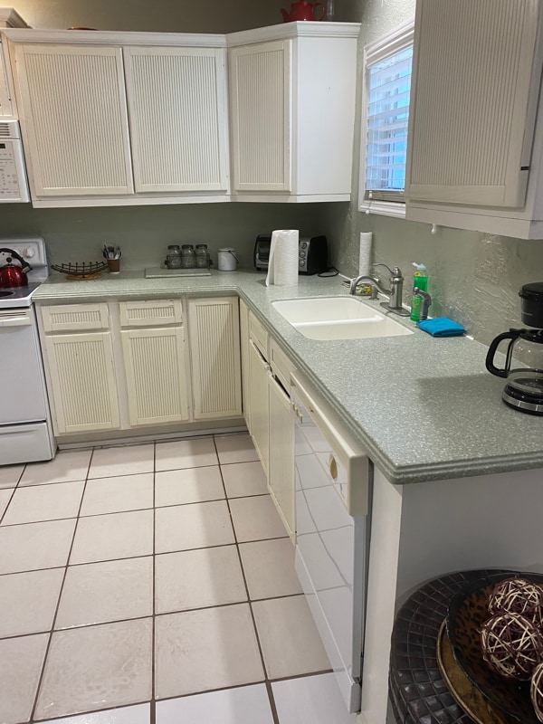 Building Photo - 2500 NE Indian River Dr