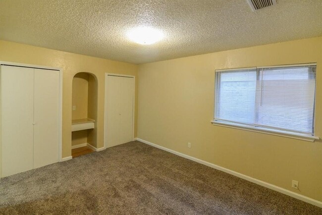 Building Photo - 115 Price Dr