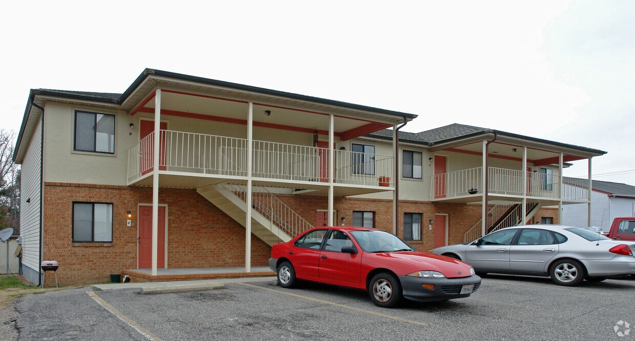 Foto del edificio - Crater Pines Apartments