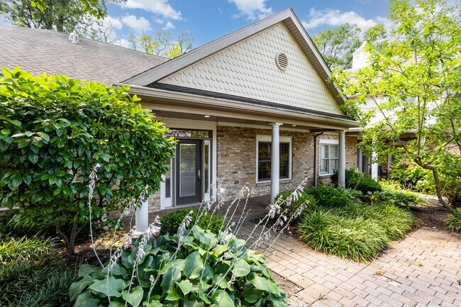Building Photo - 163 High Pointe Dr
