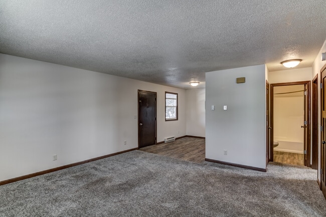 Building Photo - 2602 Fryklund Dr