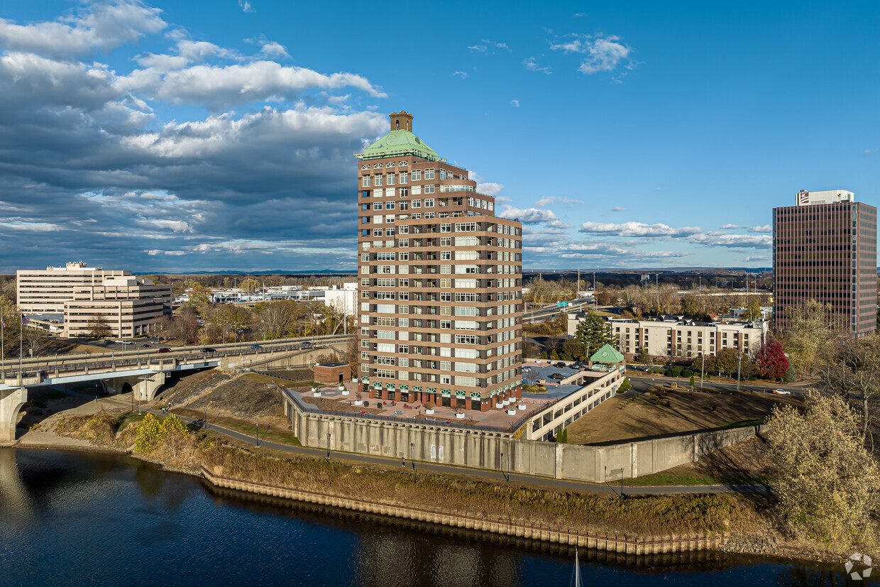 Primary Photo - Riverpoint on the Connecticut